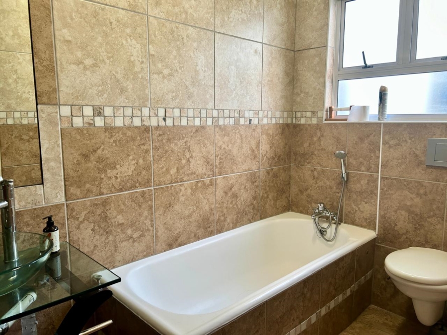To Let 2 Bedroom Property for Rent in Sea Point Western Cape